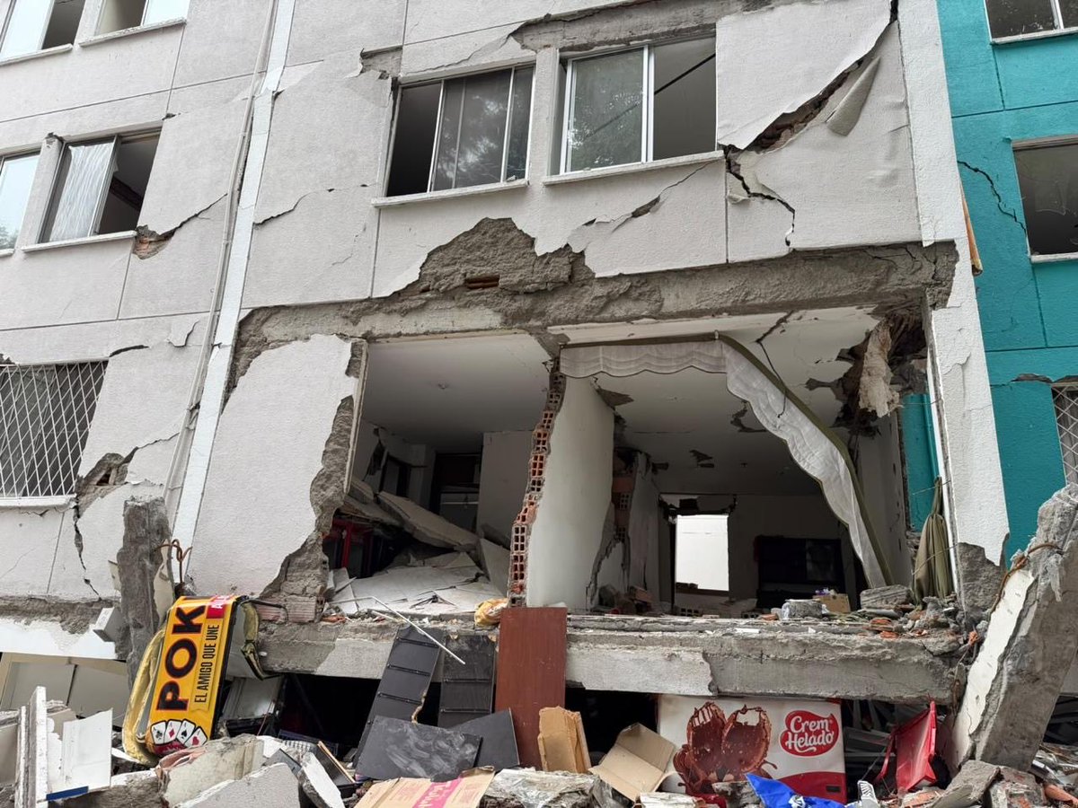 Daños estructurales visibles en el edificio María Mercedes Lloreda antes de completar su demolición