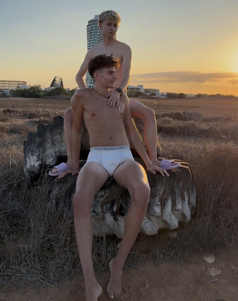 MediaBoys18SFW's tweet photo. #twink #cute #gay #boy
Cortesía de ➪ https://t.co/gwFKpmajBL https://t.co/a6UyQoqzI3