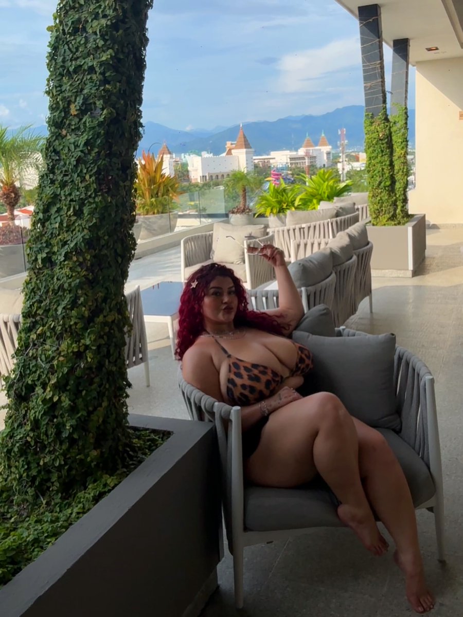 bigLegsAndMore's tweet photo. #nsfw #legs #gordibuena #calves #piernas #piernuda https://t.co/ACQNF5Ex7Q