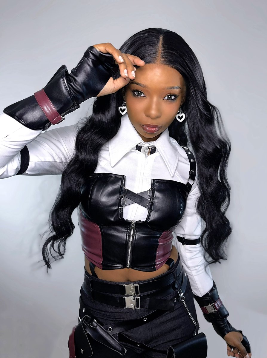 faithdlife's tweet photo. finally cosplayed my mc from love &amp; deepspace 🥹🖤 https://t.co/65E2CrybCn