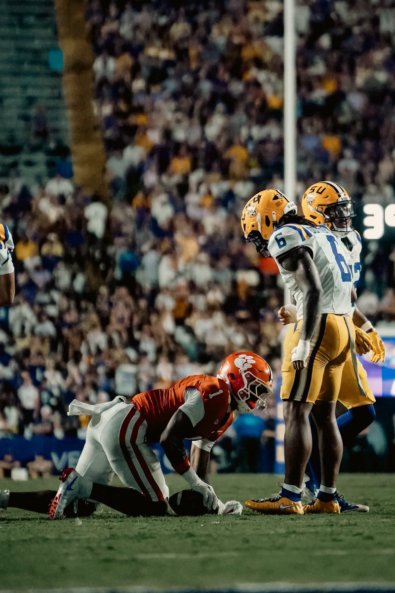 Tingle__Co's tweet photo. The Best LB Duo in America🐯 https://t.co/Cpso3VPsiG