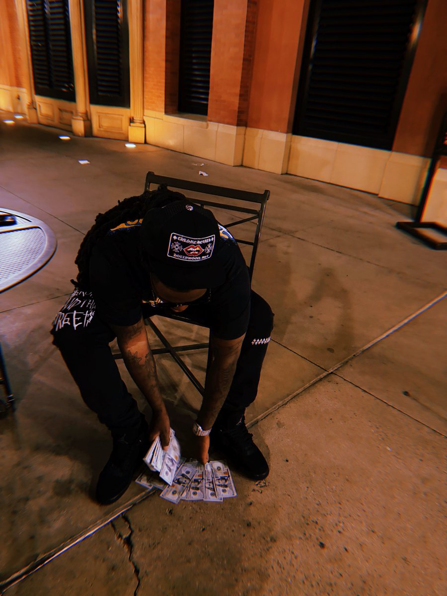 DBAintShit_'s tweet photo. Totally fucked my car 🏎️ but I’m wearing chrome so it’s chill 🤷🏾‍♂️🏆Ⓜ️💯 https://t.co/A4PtcZwbIL
