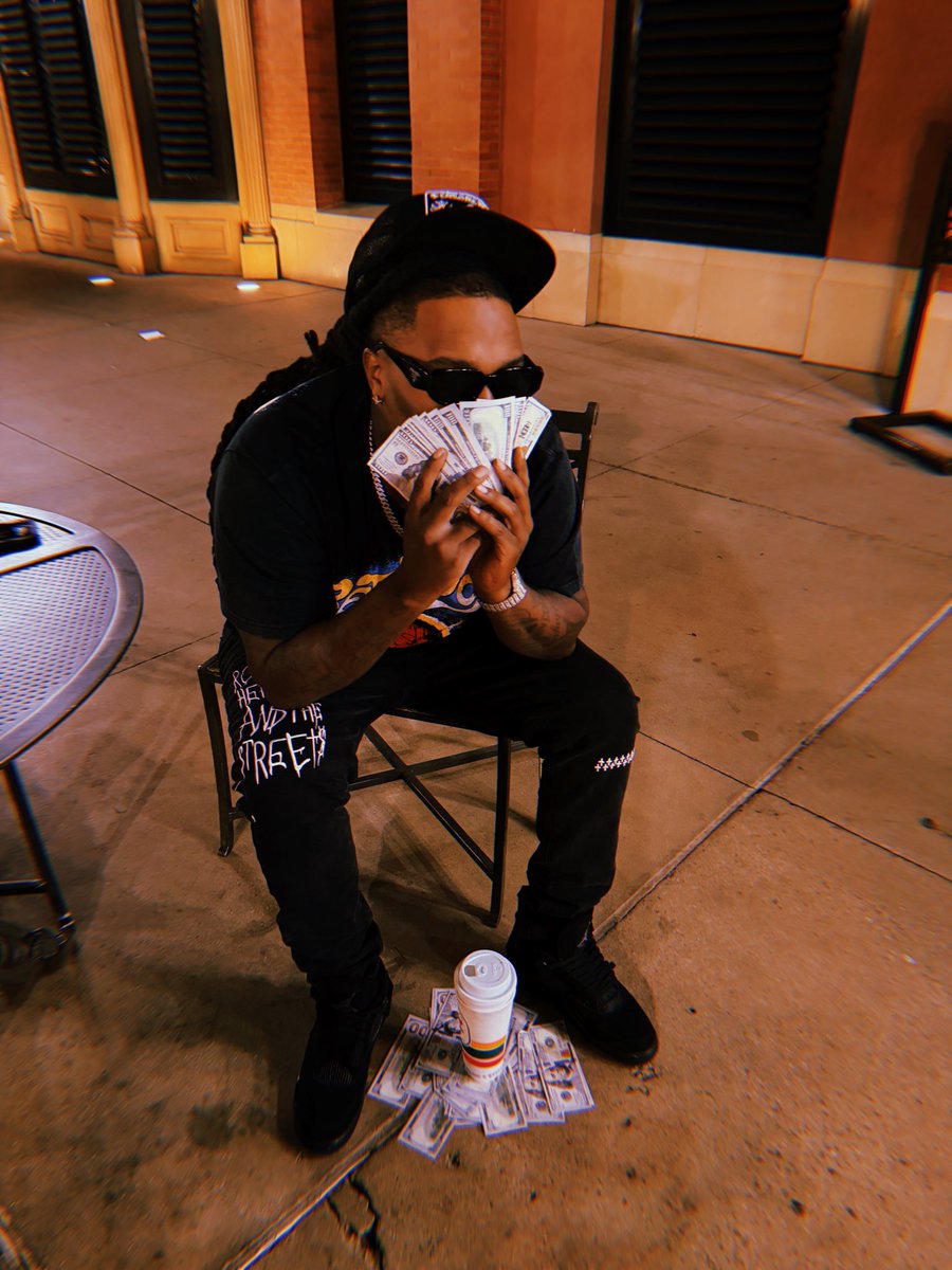 DBAintShit_'s tweet photo. Totally fucked my car 🏎️ but I’m wearing chrome so it’s chill 🤷🏾‍♂️🏆Ⓜ️💯 https://t.co/A4PtcZwbIL