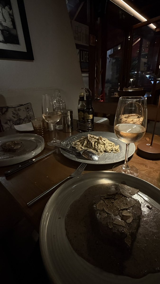 spoillimogen_'s tweet photo. This steak was 10/10 🥩 https://t.co/3JwuMo5Ua0