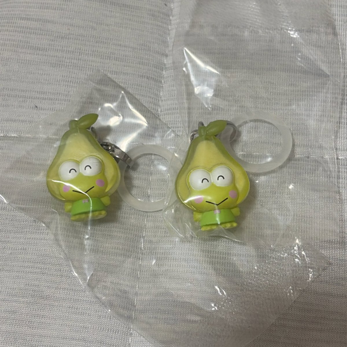 vy8qq's tweet photo. 【交換】サンリオキャラクターズ くだもの  めじるし アクセサリー ガチャ 交換 

譲→ けろけろけろっぴ
求→ キティ、ポムポムプリン>クロミ

都内手渡し、郵送検討
お気軽にお声がけください https://t.co/AEIY0gUKxU