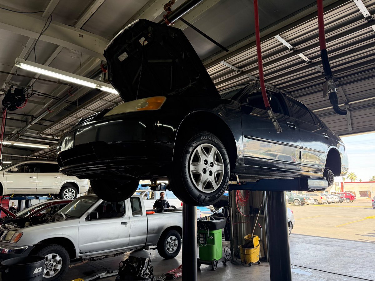 Matiashcdp's tweet photo. Tried to make it to LA before we go back home, the Civic said it had enough and broke on us! Phoenix, we here now while the car is getting fixed 🤞🏾 Gonna mob around the city in the sprinter selling CD’s in the meantime. https://t.co/JV8cHasxjf