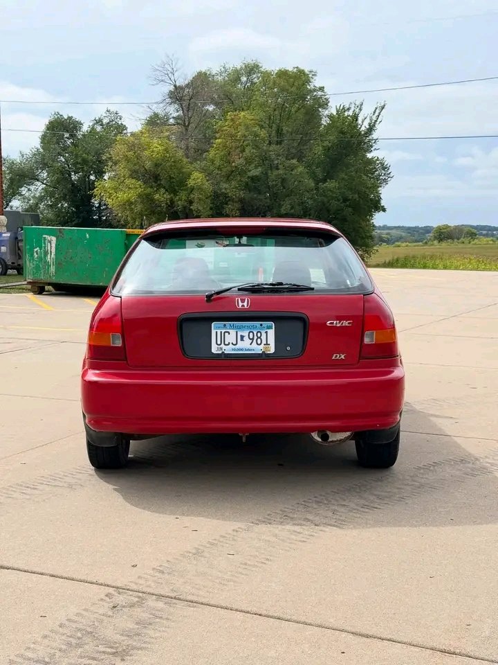 autotitandrive's tweet photo. ‼️FOR SALE‼️

1997 Honda Civic DX Hatchback 5 Speed Manual with a clean title, clean carfax and was a 1 owner from 1997-2026. 157k OG miles that starts, runs and drives great with cold AC and hot heat.

$6,500 + shipping. 

#ekcivic #ekhatchback #ekhatch #ekhondacivic https://t.co/l921EpZolc