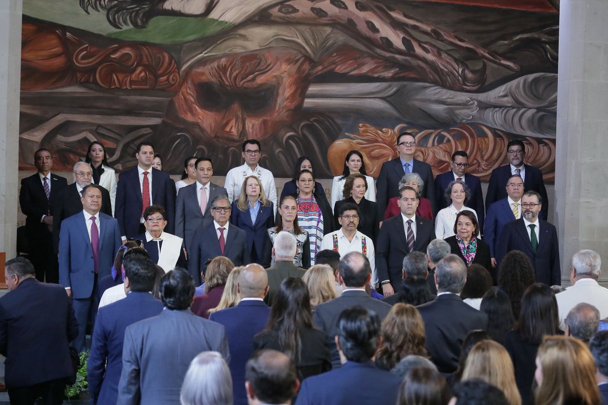 LeniaBatres's tweet photo. Hoy, el ministro presidente @HugoAguilarOrti rindió el informe correspondiente al primer año de labores del nuevo Poder Judicial: el Tribunal de Disciplina Judicial (@tdjmex), el Tribunal Electoral del Poder Judicial (@TEPJF_informa), el Órgano de Administración Judicial (@OAJ_Mex) y la Suprema Corte de Justicia de la Nación (@SCJN).

🇲🇽 En el acto estuvieron presentes la presidenta de México, Claudia Sheinbaum Pardo (@Claudiashein), así como representantes de los sectores académico, empresarial y social, además de los presidentes de los tribunales superiores de justicia de los estados de la República, entre otros.

#MinistraDelPueblo #SCJN