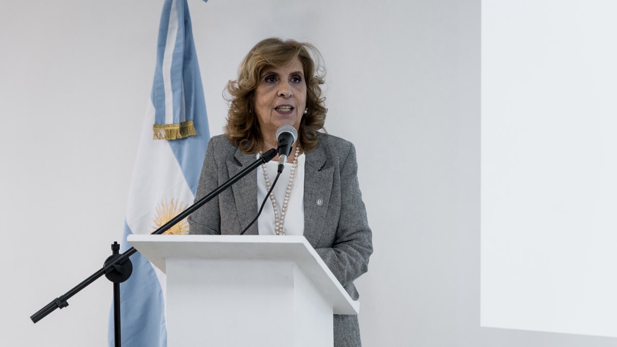 lucabassua's tweet photo. No son todas las mujeres pero siempre es una mujer… https://t.co/FfaUsYGHpN