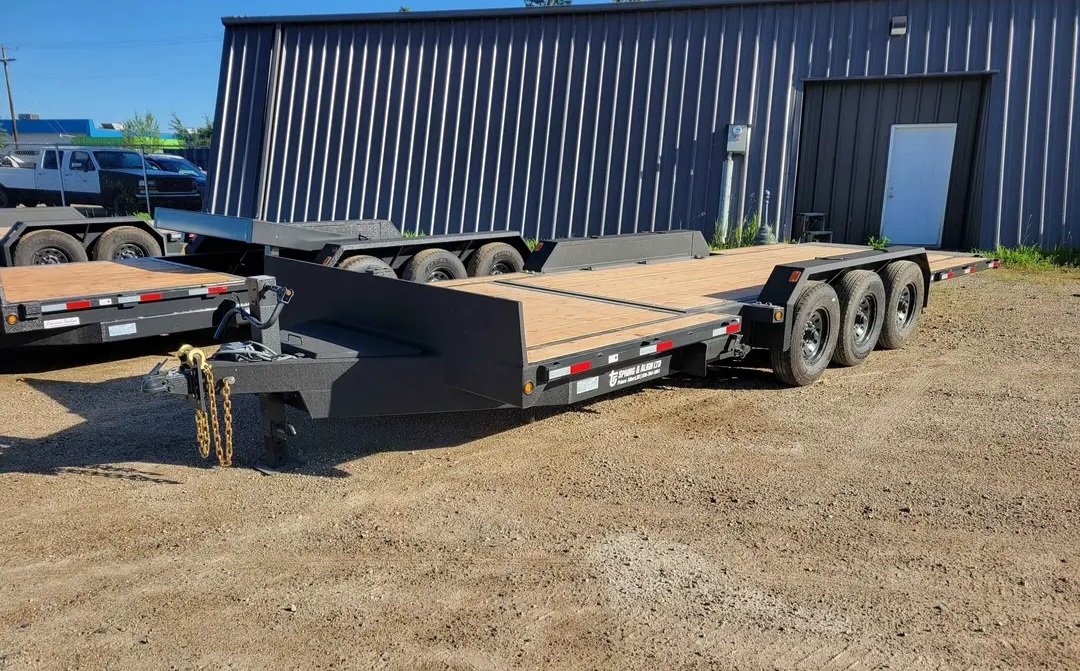 TRSPRINGALIGN's tweet photo. Commercial duty 2027 equipment trailer with a hydraulically  dampened partial tilt deck and triple 7k axles with the following options:

-removable winch mount
-spare tire carrier
-A frame tool box
-Rubberized stone guard on front of trailer
-Rubberized stone guard on fenders https://t.co/ZlWxQWou9k