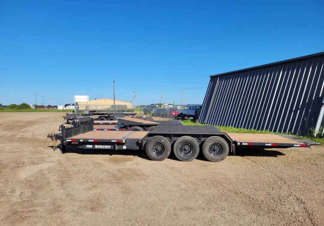 TRSPRINGALIGN's tweet photo. Commercial duty 2027 equipment trailer with a hydraulically  dampened partial tilt deck and triple 7k axles with the following options:

-removable winch mount
-spare tire carrier
-A frame tool box
-Rubberized stone guard on front of trailer
-Rubberized stone guard on fenders https://t.co/ZlWxQWou9k