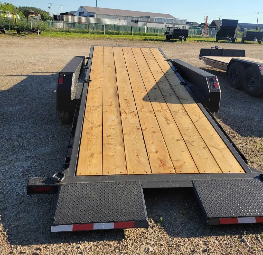 TRSPRINGALIGN's tweet photo. Commercial duty 2027 equipment trailer with a hydraulically  dampened partial tilt deck and triple 7k axles with the following options:

-removable winch mount
-spare tire carrier
-A frame tool box
-Rubberized stone guard on front of trailer
-Rubberized stone guard on fenders https://t.co/ZlWxQWou9k