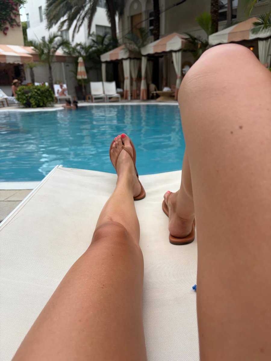 Christiniau0's tweet photo. 各位，我幫男方跟大家公布一個好消息：
男方透過婚姻剩餘財產分配，跟我索取 2,000 萬 不要懷疑，我敢講我就拿得出白紙黑字的法院證明，
共同朋友知道都驚呆，大家都曉得我們是怎麼創業的，
結果男人竟然比我窮，不用我解釋，大家都懂發生了甚麼事情 在法律上，算出來他的確比我窮… https://t.co/Dlb1sEfK47