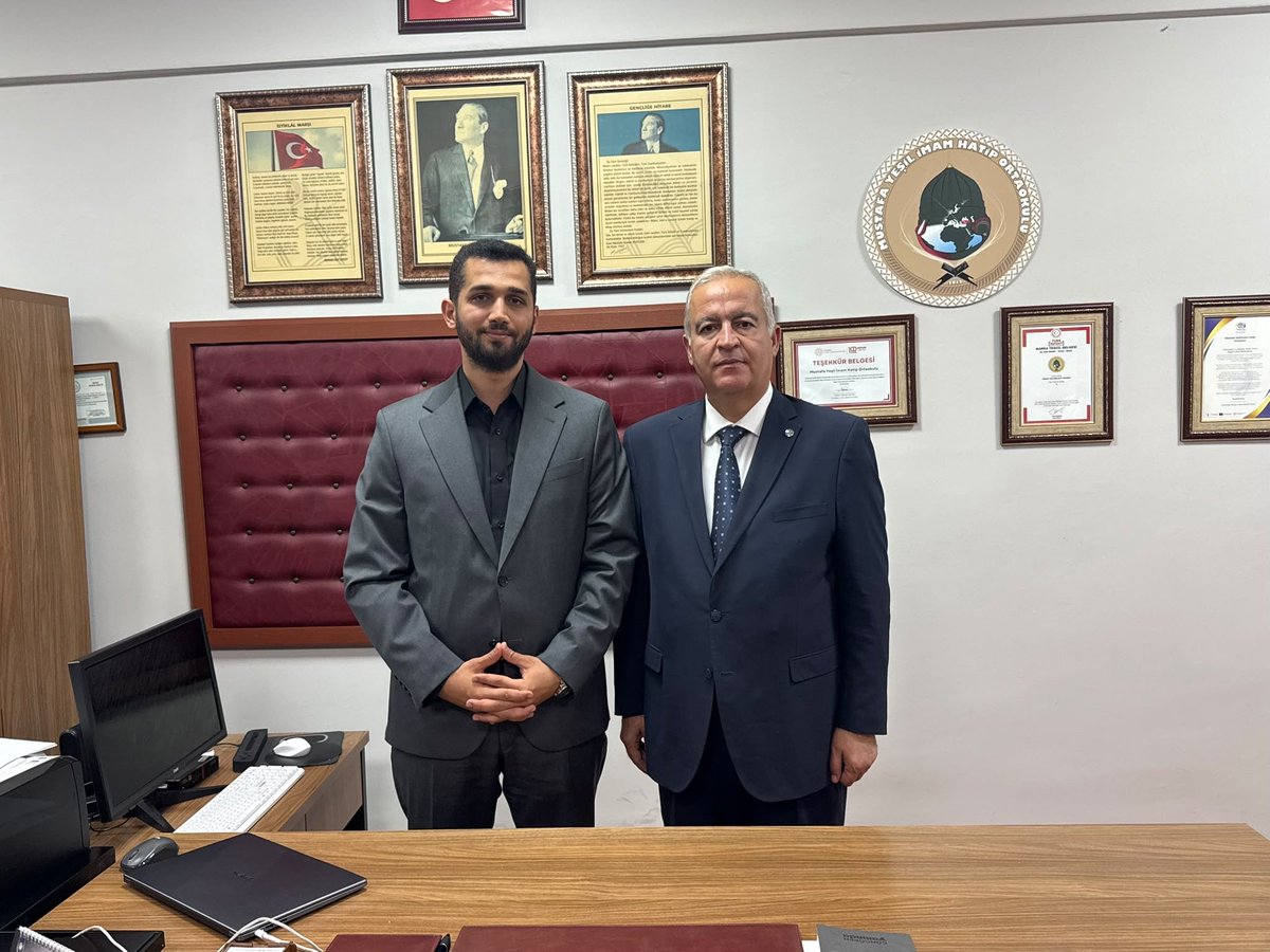 ismailerguness's tweet photo. Yeni eğitim-öğretim yılı öncesinde, Mustafa Yeşil İmam Hatip Ortaokulu Müdürü Sn. Cüheyman Taha Aydın’ı ziyaret ettik.

“Ailemle Okul Yolu” Uyum Haftası kapsamında yürütülen çalışmalar hakkında bilgi alarak yeni eğitim-öğretim yılına dair değerlendirmelerde bulunduk. https://t.co/FNkCaCuxiF