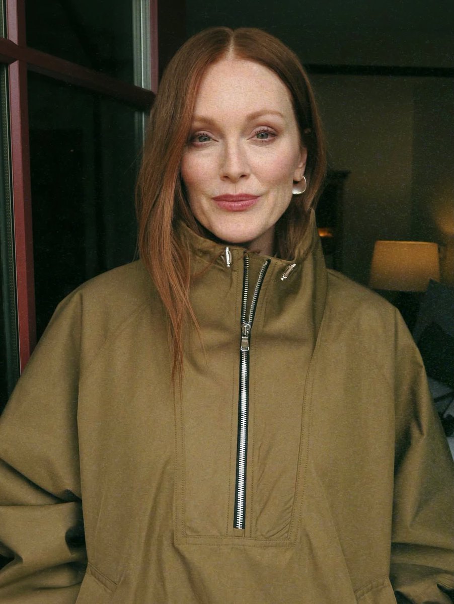 _filmcrave's tweet photo. Julianne Moore stuns for ‘THE DEBUT’ premiere during the Telluride Film Festival. 📷 https://t.co/tBAR2gQhfl