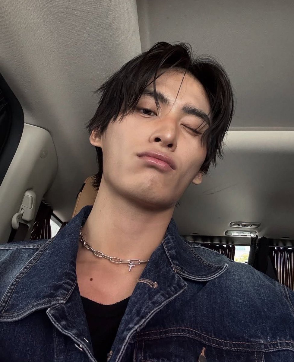 sotaeio's tweet photo. character development they said… nie widzę tego, ale skoro już tu jestem, poklikamy..? 💭 jakieś oprowadzenie po okolicy? jest tu w ogóle coś czy tylko pola? https://t.co/g1OTduAHiP