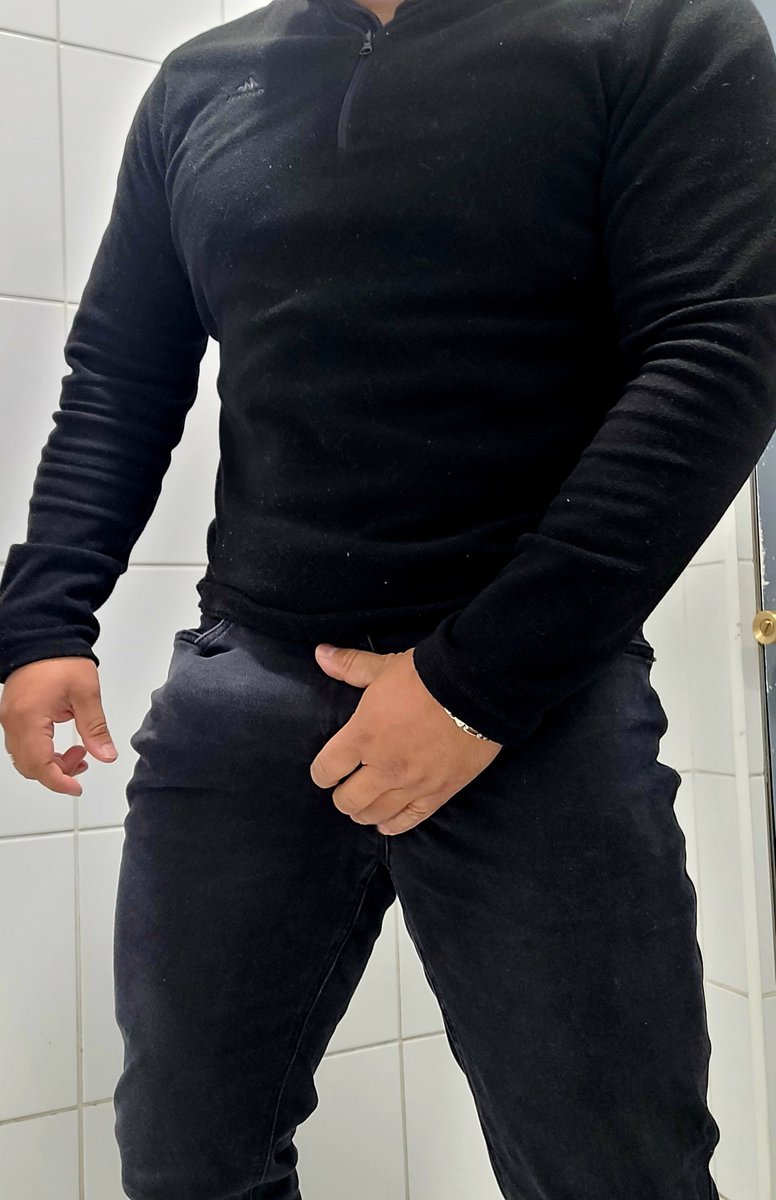 Anibalbrown35's tweet photo. Caliente en el trabajo 😈 https://t.co/10ZzQ5kfKO