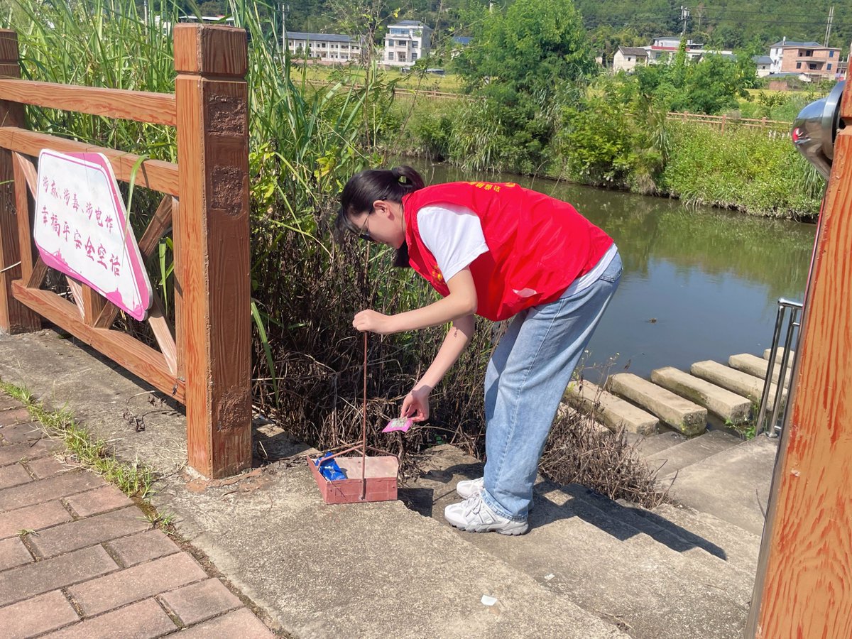Si_Freakozzy's tweet photo. Campus environmental volunteer club: Join our river cleanup this Saturday at 9 AM at West Lake! Bring gloves u0026 water—make our campus greener together. https://t.co/Wvo6LK84Ew