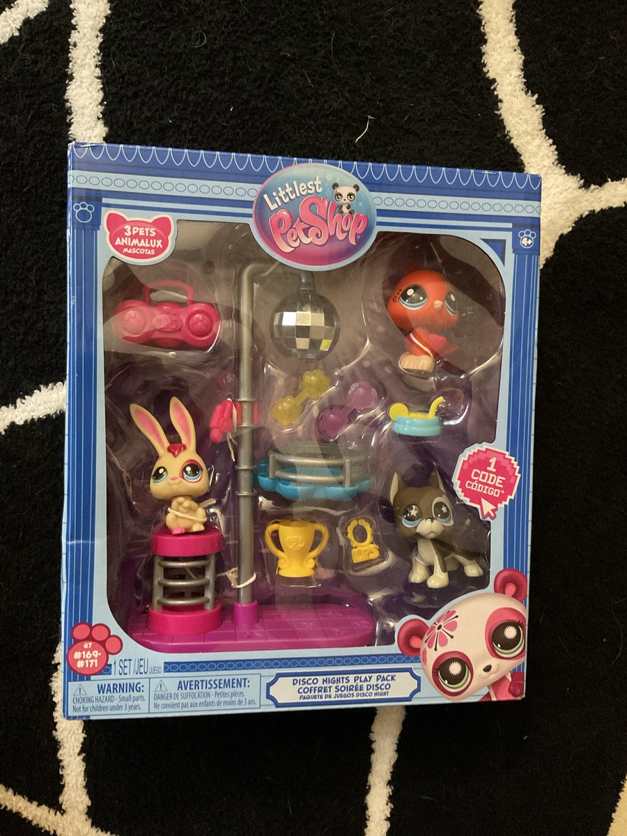 m0thbugz's tweet photo. MY BOYFRIEND GOT ME THE LPS STRIP CLUB SET https://t.co/cocdc8Rv4k