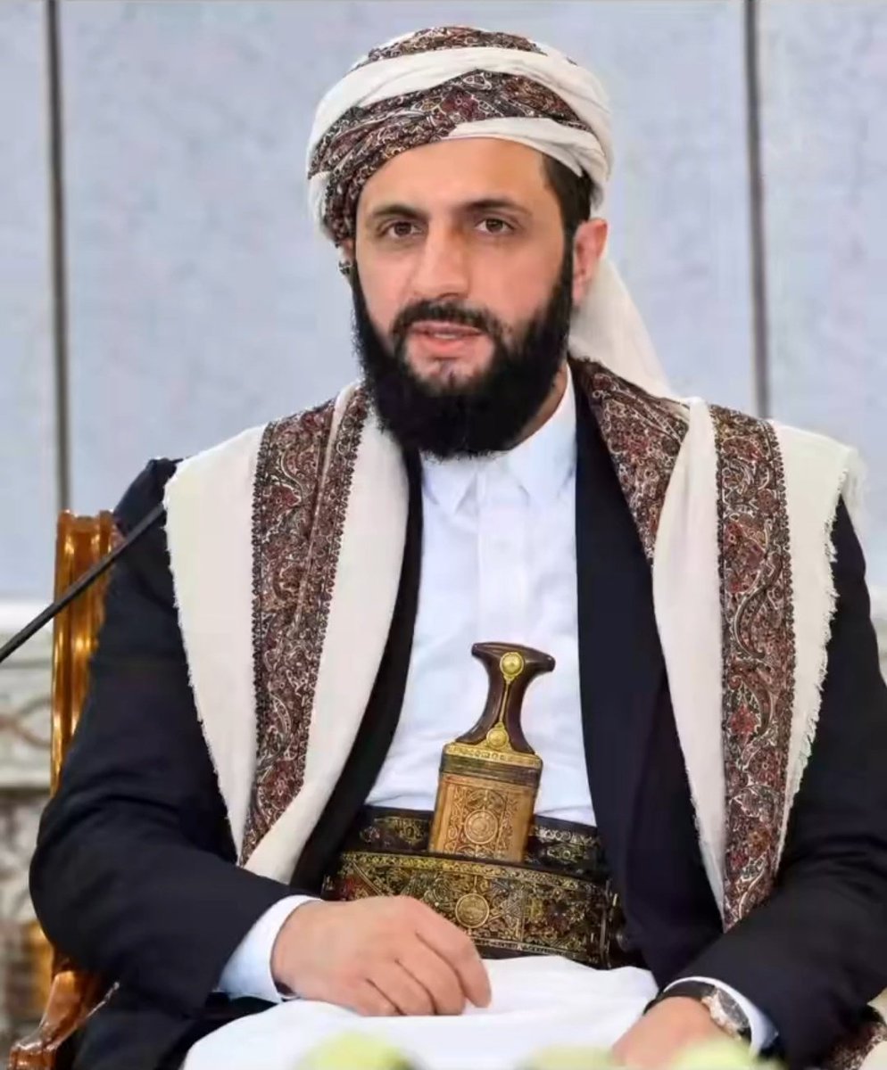 Magd9i's tweet photo. @sydr244200 أول رئيس يزور اليمن بعد التحرير والنصر بإذن الله https://t.co/kKfvKwypBR