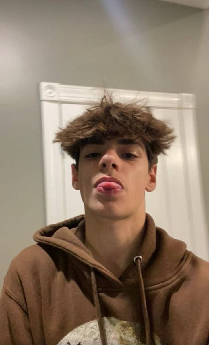 PeytonNguyd4l0's tweet photo. https://t.co/ygrERDFG7f https://t.co/Vr7VkmJGJQ