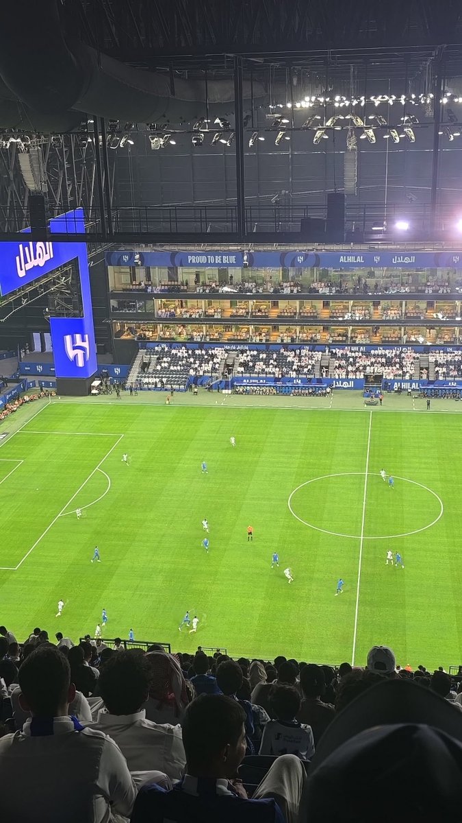 _lm10x's tweet photo. اللي جاب مارتنيلي للهلال متأكد انه ما يعرف اللاعب ولا مركزه ونكبنا فيه

وبخصوص الملعب اول مرة احضر فيه واكتشفت انه ما ينفع للحضور نهائيا خاصة فوق لأنه يكسر الظهر و جهة الخط ما تنشاف https://t.co/wxarxWAZ48
