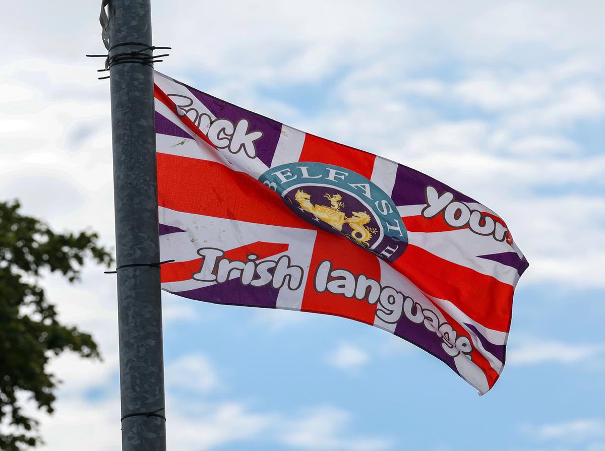 CnaG's tweet photo. NUA: Baineadh anuas ar deireadh an bhratach fhrith-Ghaeilge, mhaslach, a bhí ar Bhóthar Lios na gCearrbhach.

NEW: Following weeks of engagement, the offensive anti-Irish Language flag that had been flying over the Lisburn Road has finally been removed.

🔗https://t.co/f0xdNmhnwD https://t.co/ct8MamgJXL