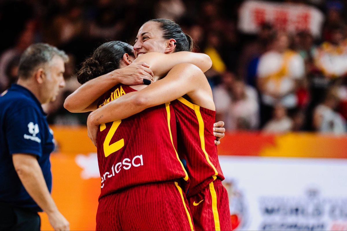 GCBasketNews's tweet photo. 🌍 PRIMERAS DE GRUPO Y A CUARTOS
🇪🇸 La #SelFEM se impuso a Japón 🇯🇵 por 59-79 con un buen partido de las canarias Elena Buenavida (5 puntos, 6 rebotes, 3 asistencias y 2 robos) y @maitecazorla5 (7 puntos y 5 asistencias). La victoria de Alemania 🇩🇪 permite ahorrarse los octavos https://t.co/kKmMi5yMHm