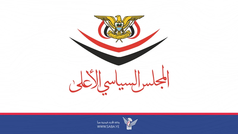 Nasr_Amer1's tweet photo. عااااااااااااااااجل

المجلس السياسي الأعلى: استهداف المدنيين والمحتجزين وانتهاك سيادة الجمهورية اليمنية لن يمر دون عقاب

صنعاء- سبأ :
أكد المجلس السياسي الأعلى، أن دماء أبناء الشعب اليمني ليست مستباحة، وأن استهداف المدنيين والمحتجزين وانتهاك سيادة الجمهورية اليمنية لن يمر دون عقاب.

وأشار المجلس السياسي الأعلى في بيان صادر عنه، إلى أنه يتابع التصعيد السعودي المتواصل ضد الشعب اليمني، وفي مقدمته المجزرة البشعة التي استهدفت الإصلاحية المركزية بمدينة الحزم في محافظة الجوف، والتي أسفرت عن سقوط عدد من الشهداء والجرحى من نزلائها، بالتزامن مع استهدافات همجية طالت منازل المدنيين في عدد من المحافظات، في انتهاك سافر للقانون الدولي الإنساني والمواثيق الدولية ذات الصلة.

فيما يلي نص البيان:

يتابع المجلس السياسي الأعلى التصعيد السعودي المتواصل ضد الشعب اليمني، وفي مقدمته المجزرة البشعة التي استهدفت الإصلاحية المركزية بمدينة الحزم في محافظة الجوف، والتي أسفرت عن سقوط عدد من الشهداء والجرحى من نزلائها، بالتزامن مع استهدافات همجية طالت منازل المدنيين في عدد من المحافظات، في انتهاك سافر للقانون الدولي الإنساني والمواثيق الدولية ذات الصلة.

وإذ يدين المجلس السياسي الأعلى بأشد العبارات استهداف الإصلاحية المركزية ومن فيها، فإنه يعتبر هذه الجريمة تطوراً بالغ الخطورة، يتحمّل العدو السعودي كامل المسؤولية عنها وعن تداعياتها، وعن النتائج المترتبة على اختياره مواصلة التصعيد بدلًا من الاستجابة لاستحقاقات السلام ورفع المعاناة عن الشعب اليمني.

ويؤكد المجلس أن دماء أبناء الشعب اليمني ليست مستباحة، وأن استهداف المدنيين والمحتجزين وانتهاك سيادة الجمهورية اليمنية لن يمر دون عقاب، وأن اليمن لن يقف مكتوف الأيدي أمام استمرار هذا التصعيد، في إطار حقه الكامل والمشروع في الدفاع عن شعبه وسيادته ومصالحه وعلى العدو السعودي أن يدرك أن لكل تصعيد تبعاته، وأن مواصلة هذا النهج ستنقل الأوضاع إلى مرحلة جديدة يتحمل كامل المسؤولية عن نتائجها وتداعياتها.

وإذ نحمّل النظام السعودي مسؤولية هذا التصعيد، فإننا ندعو الأمم المتحدة ومجلس الأمن والمنظمات المعنية إلى إدانة هذا الاستهداف بشكل فوري وصريح، والخروج عن صمتها المخزي تجاه هذه الجرائم المتواصلة.

كما يوجه المجلس الحكومة والجهات المختصة بسرعة تقديم الإغاثة العاجلة والإسعافات اللازمة للجرحى، ورعاية أسر الشهداء، وحصر الأضرار وتوثيق الانتهاكات، واستكمال جميع الإجراءات القانونية والحقوقية اللازمة، بما يكفل حفظ حقوق الضحايا ومساءلة المجرمين.

ويتقدم المجلس السياسي الأعلى بخالص التعازي والمواساة إلى أسر الشهداء، متمنياً للجرحى الشفاء العاجل، ومؤكداً لشعبنا أن دماء أبنائه لن تذهب هدراً، وأن حقوقه وسيادة بلاده لن تكون موضع تجاهل أو مساومة، وأن حماية الشعب وصون حقوقه وسيادته مسؤولية دينية ووطنية لا تهاون فيها، وأن هذه الجرائم، مهما بلغت وحشيتها، لن تزيد اليمن إلا إيماناً وثباتاً حتى تحقيق النصر النهائي وتحرير كل شبر من أرضنا.

والنصر لليمن، والله غالب على أمره.