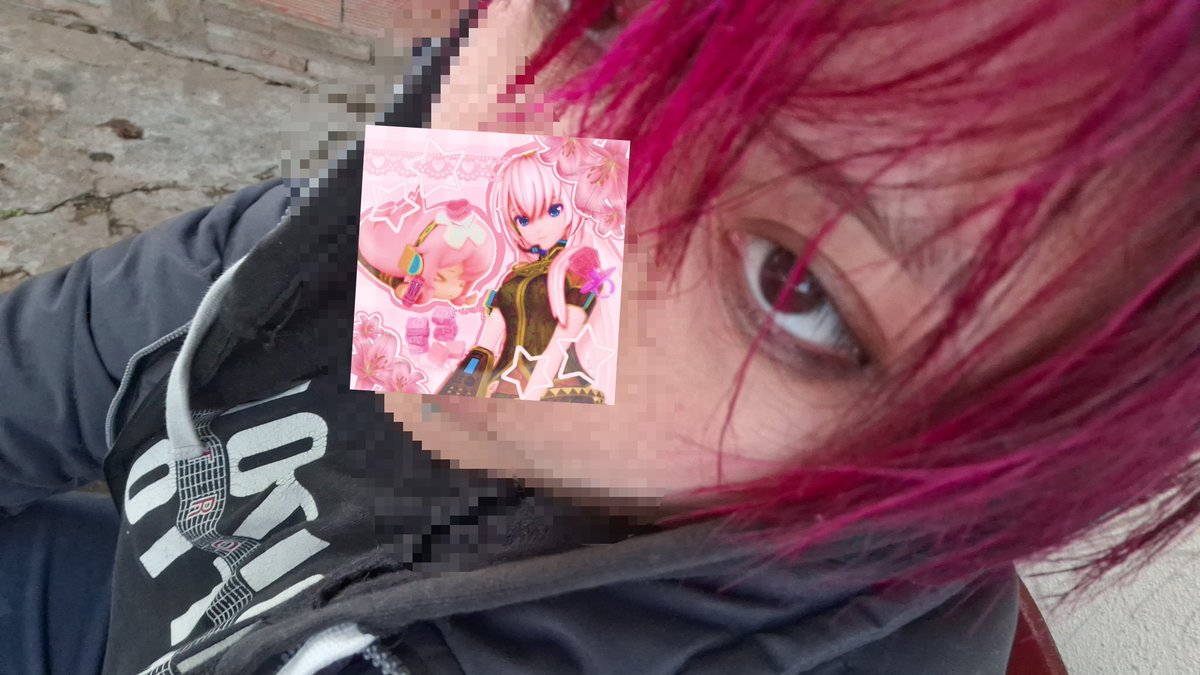 varkachan's tweet photo. si alguna vez caigo de nuevo con este color de pelo es probablemente xq estoy al borde del suicidio https://t.co/4rNq1Z9ct2
