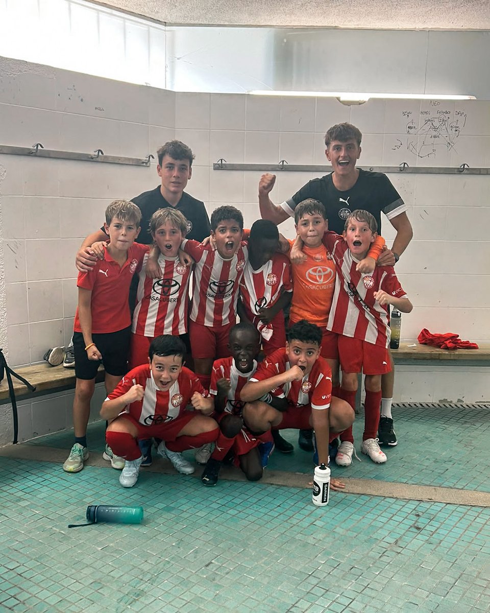 FundacioUEVic's tweet photo. Nou cap de setmana d'𝐚𝐦𝐢𝐬𝐭𝐨𝐬𝐨𝐬 🤝

Més equips del club se sumen a la pretemporada 💪⚽

#SomUEVic 🔴⚪ https://t.co/pi5DFOXGUA