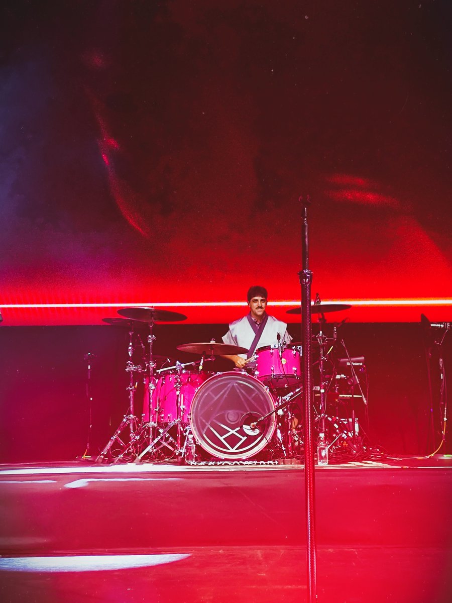 Bastiannoiz's tweet photo. Algunas que saqué ayer con el celular en el show de Tan Bionica ⚡🇨🇱

@bambiTB @CHANOTB @SebyTB @diegaTB @tanbionica https://t.co/tj0nevEYNH