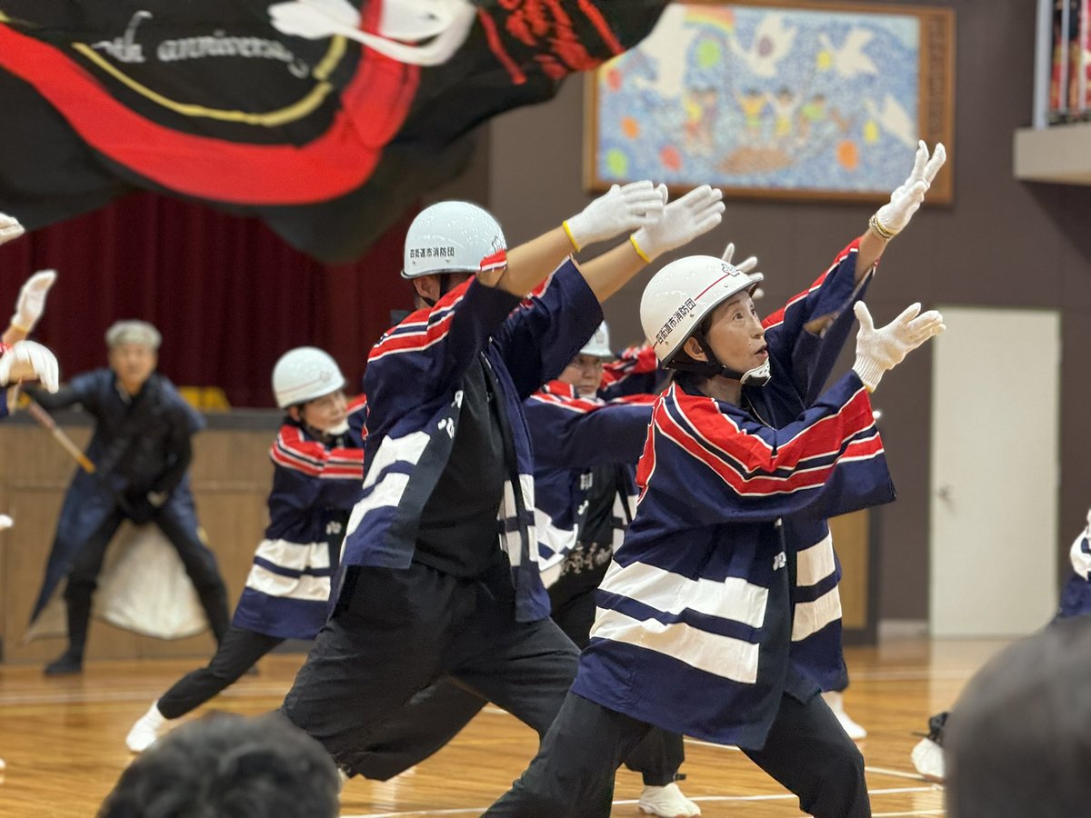 SoichiMiyagi's tweet photo. 昨日、四街道市で開催された「よさこい道2026」に行ってきました。
各チームの皆さんが本当に素晴らしいよさこい踊りを披露してくださり、大変感動しました！！
残念ながら雨のため、中央小学校の体育館での開催となりましたが、会場は熱気に包まれ、素晴らしい演舞を楽しむことができました。 https://t.co/TZF0rPP7Iw