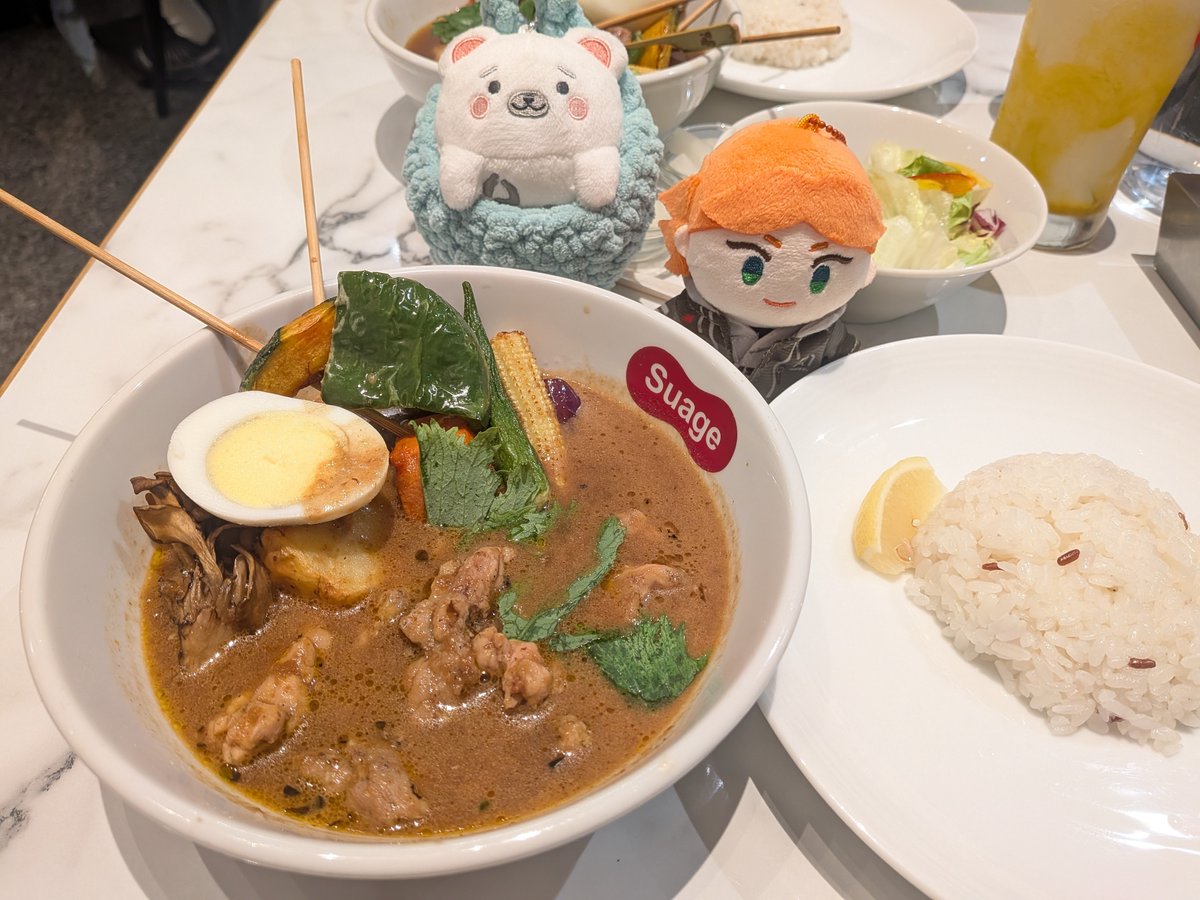 kakushitsuki's tweet photo. #吃喝萬樂
補發兩週前陪朋友去吃🍛Suage北海道湯咖哩
點了阿萬(嗎?)推薦的：
椰奶湯底+柚子胡椒雞肉湯咖哩+雞頸肉

當天朋友借我看本本後實在很好奇，回去隨便點個精華影片，想說就看一下下......然後就沒停下來ㄌXD https://t.co/Ne0GECJsOf