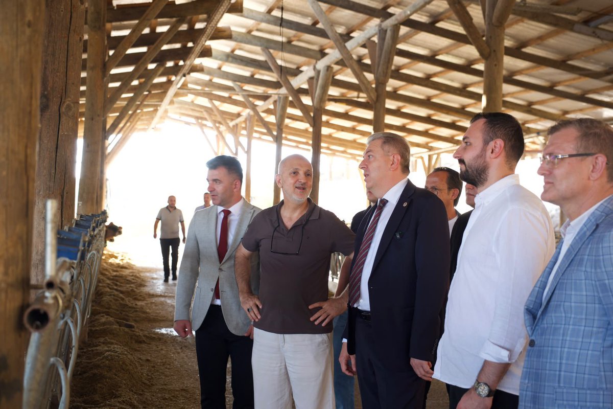 samet__caglayan's tweet photo. 📍 Karadere Mahallemizdeyiz

Milletvekilimiz Sayın Ertuğrul Kocacık, İlçe Kadın Kolları Başkanımız, İlçe Gençlik Kolları Başkanımız, ilçe yöneticilerimiz, İlçe Gençlik Kolları yöneticilerimiz, belediye meclis üyelerimiz, İlçe Tarım Müdürümüz ve Karadere Mahalle Muhtarımız ile birlikte; 
Yıldırım Et Ari İşletmesi sahibi Raşit Kamil Yıldırım ve kıymetli çalışanlarını tesislerinde ziyaret ettik.

Nazik misafirperverlikleri ve samimi sohbetleri için kendilerine teşekkür ediyor, çalışmalarında kolaylıklar ve bereketli kazançlar diliyoruz.