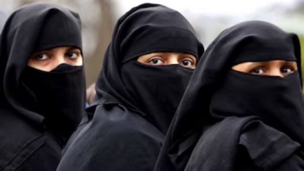 MelGibson1GCR's tweet photo. 🚨🇨🇭 Switzerland has banned the niqab and the burka, and refuses to recognize Islam as a religion.

Should more countries follow Switzerland's example? https://t.co/0vK2IY76FV