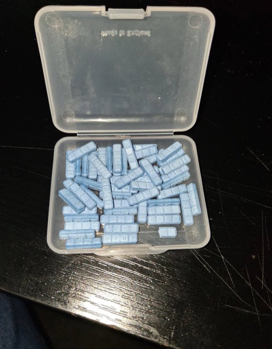 ChloeChlojo96's tweet photo. My therapy right here, I take bromazolam for anxiety! These are 8mg pills so I take 1/th or oelr 2/4th #xanax #drugtwt https://t.co/NwtzyNIQFL