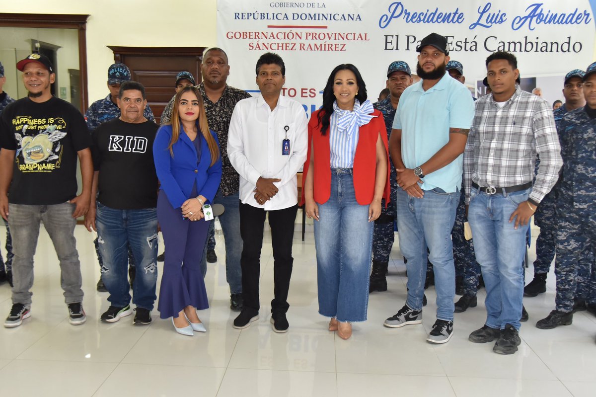 MMujerRD's tweet photo. 📍 Sánchez Ramírez
Hombres del municipio se sumaron a una nueva jornada de nuestra Consulta Nacional para la Prevención de Riesgos de Violencia hacia la Mujer para compartir sus experiencias, opiniones y qué soluciones proponen.
#MMujerRD #ConsultaNacional https://t.co/r20VIifcxC