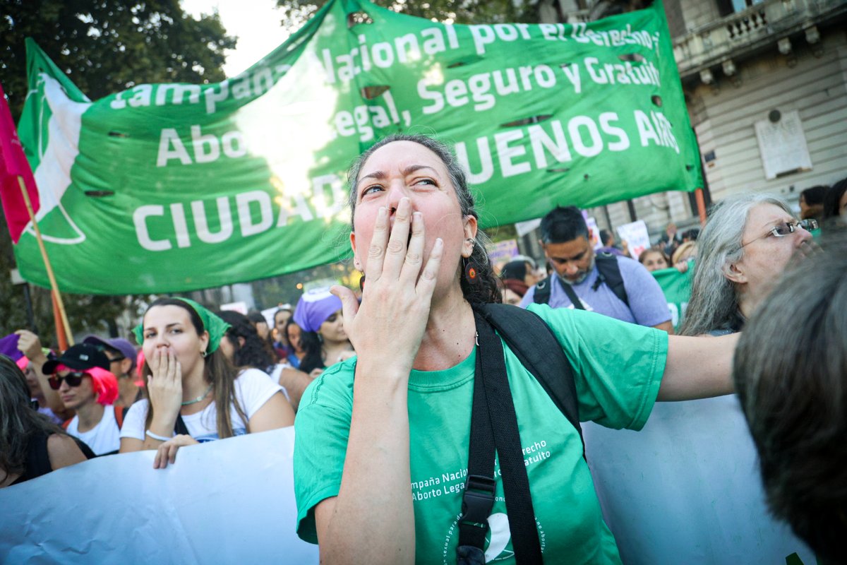 Feminacida's tweet photo. @ahoraquesinosv4 En un contexto donde la discusión se inclina a instalar que el problema son las “falsas denuncias”, el efecto inhibidor sobre las mujeres es concreto y se refleja en los datos. https://t.co/sDxtBzTokt