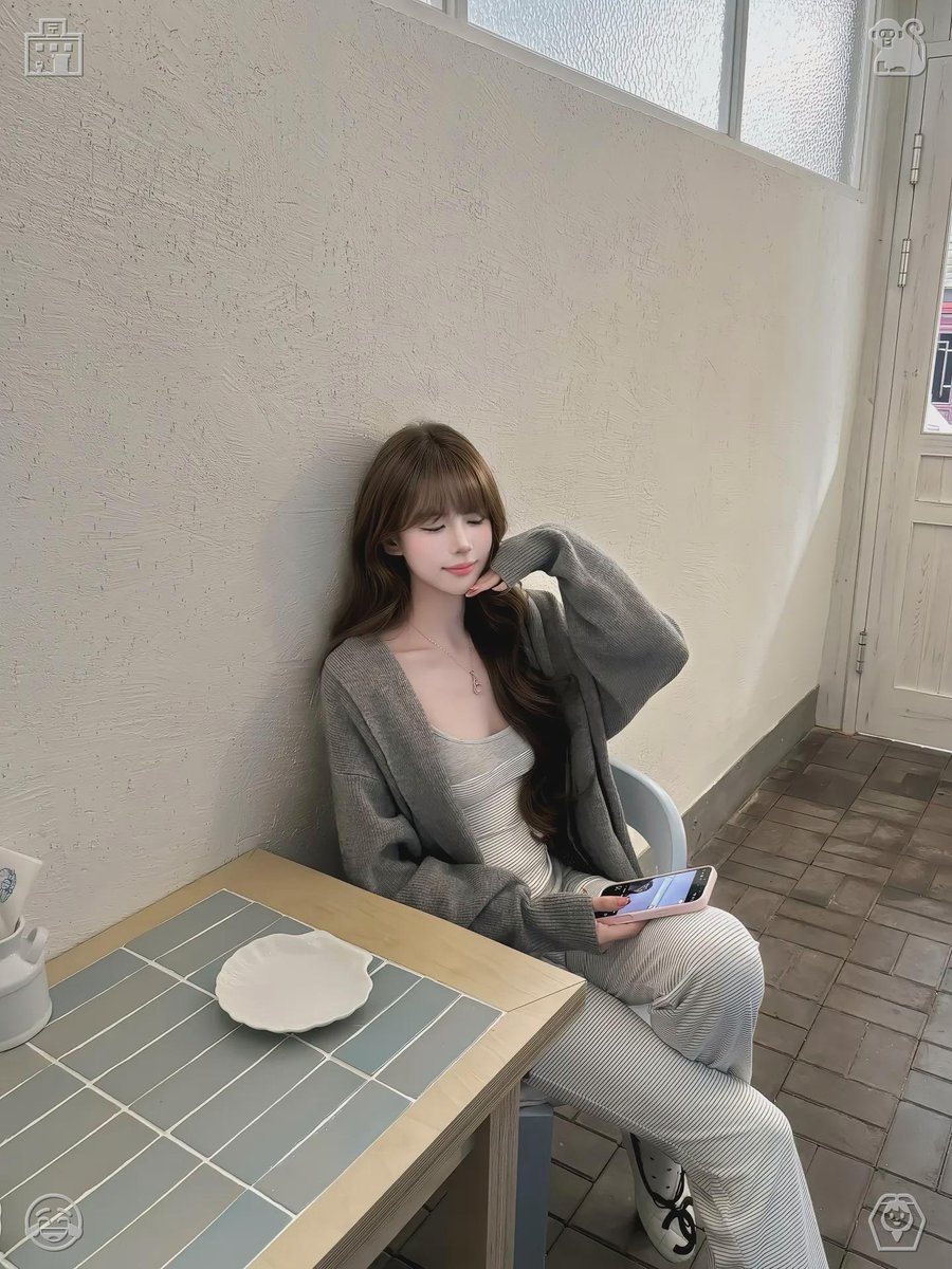 awlinnn13_'s tweet photo. 💌Stay gentle, yet never fragile. The luscious blackberries of midsummer are abundant and sugary, offering a complex flavor profile. The blend of summer showers and sunlight fosters their complete development, showcasing an ideal taste of the season. https://t.co/26fe2Iu12D
