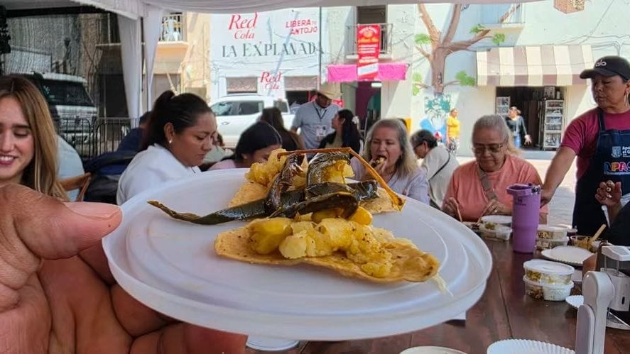 DestinoCultural's tweet photo. Con un homenaje a sus raíces, a la poesía de Antonio Plaza y al trabajo de las familias productoras de queso, se celebró en Apaseo el Grande la segunda edición de la Feria de la Poesía, Vino y Queso.
https://t.co/R0jyELszDd https://t.co/V1MgJbmoGE