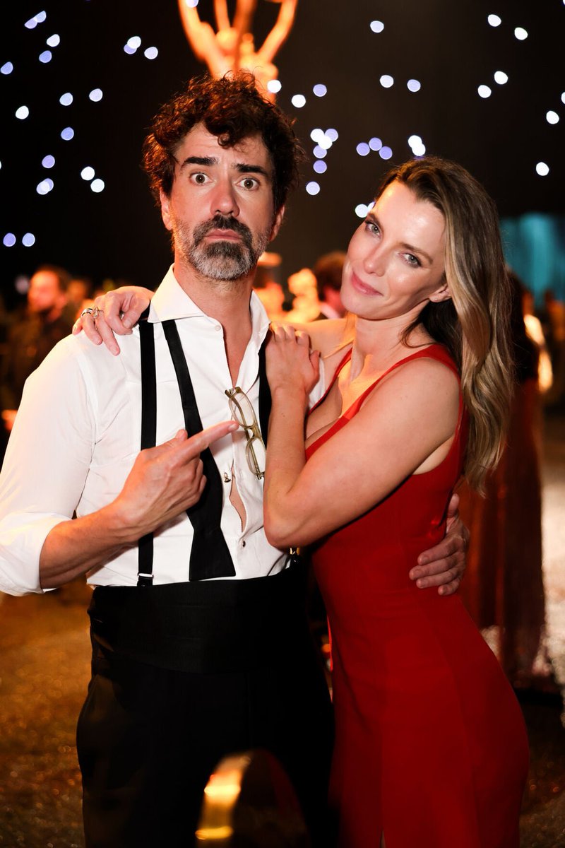 StarcoVision's tweet photo. Betty Gilpin and Hamish Linklater my beloved ones 🥹 https://t.co/a4sVqqU1yd