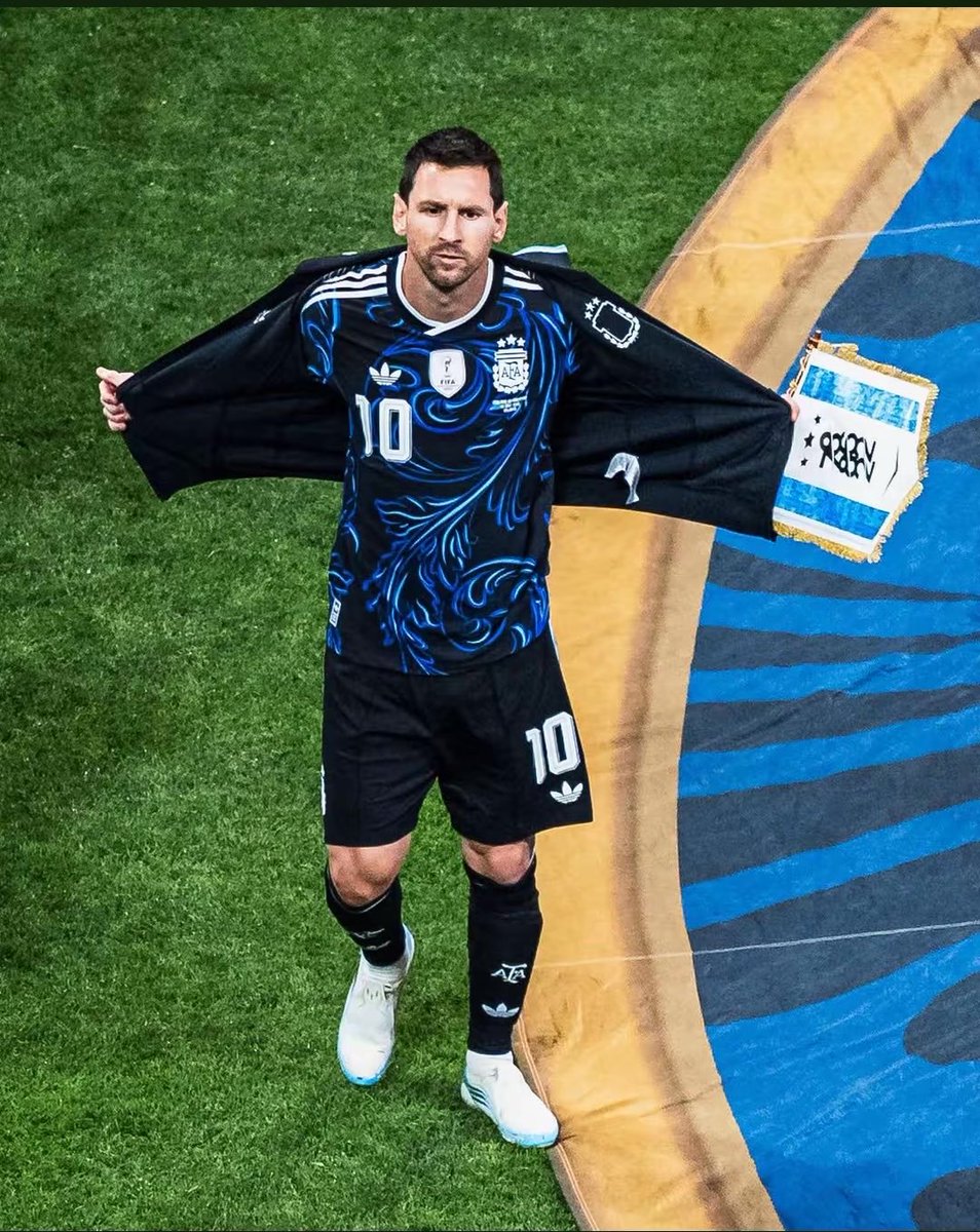 ihosmessi's tweet photo. لكن من يعيد ملكها https://t.co/gJYaasgnff