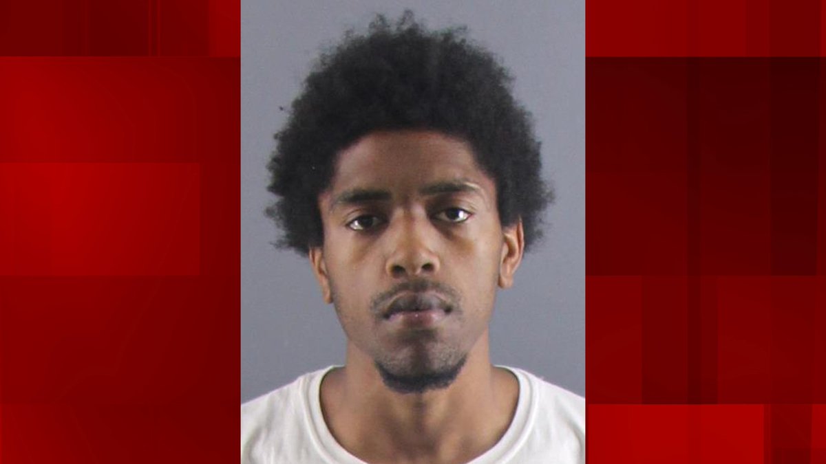 25NewsWEEK's tweet photo. Man arrested in connection with shooting that left another man with life-threatening injuries

https://t.co/ARYVx2Jqmk https://t.co/FFAxMC0s0L