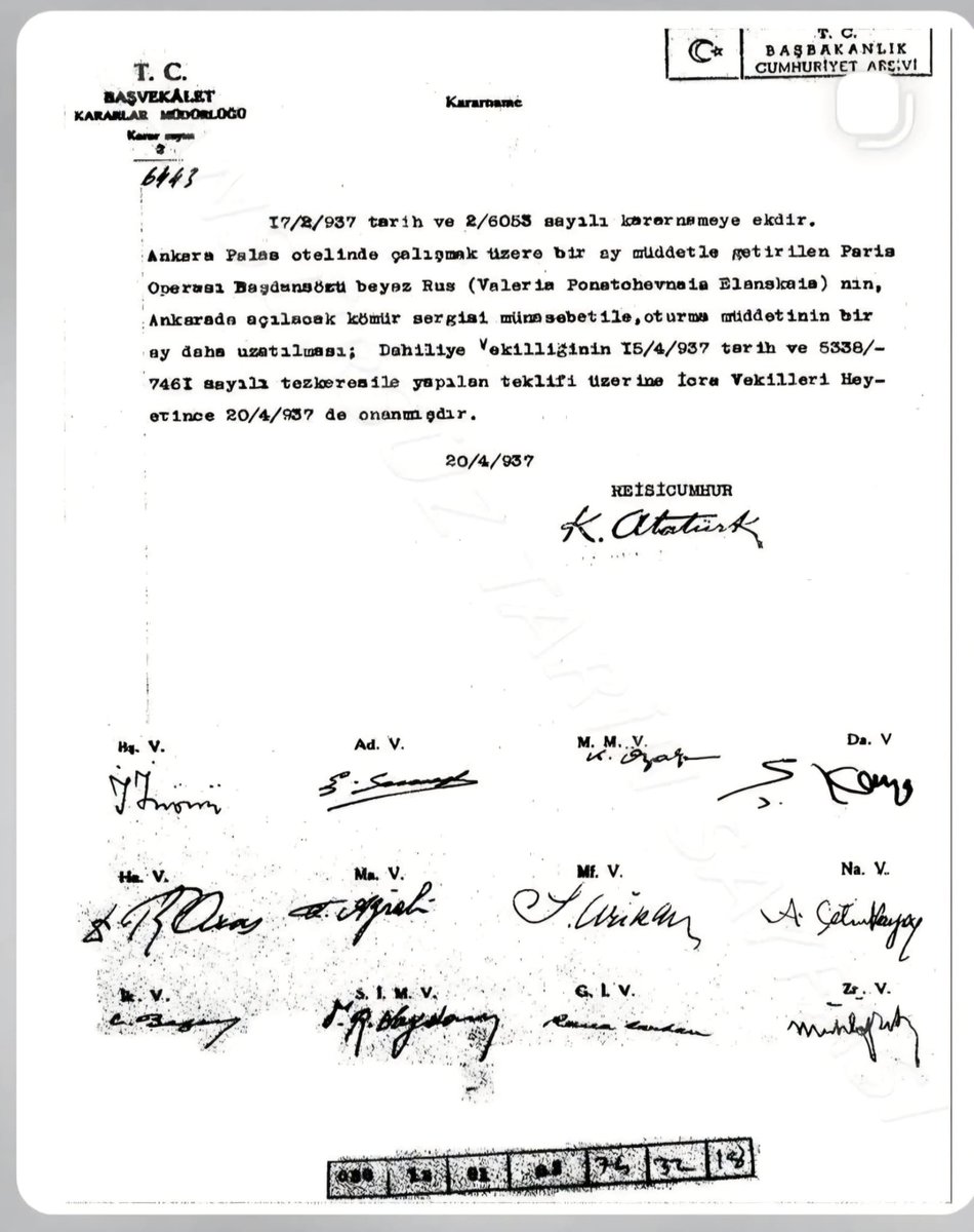 yazar_acar's tweet photo. M. Kemal Paşa bir Rus dansözü Paris'ten Ankara'ya getirtmek için üç kere devlet karanamesi çıkartmış. Düşünüyorum da devlet sorumluluğu o zamanlar ne kadar ağırmış. https://t.co/CsLWW7rBdQ