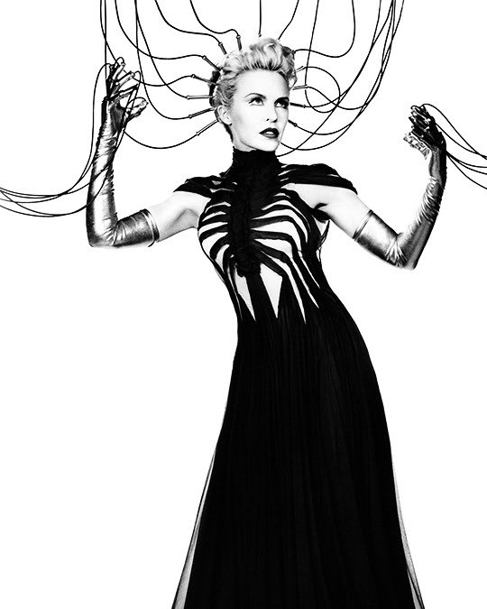 kycvntg's tweet photo. Kylie Minogue photographed by William Baker, (2008) https://t.co/nLwZaUADsx