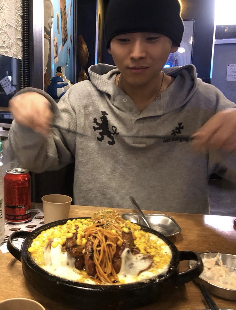ioeuu_e's tweet photo. 똥대훈씨 잘생긴거 축하드려요 https://t.co/cfpX7BCpLT