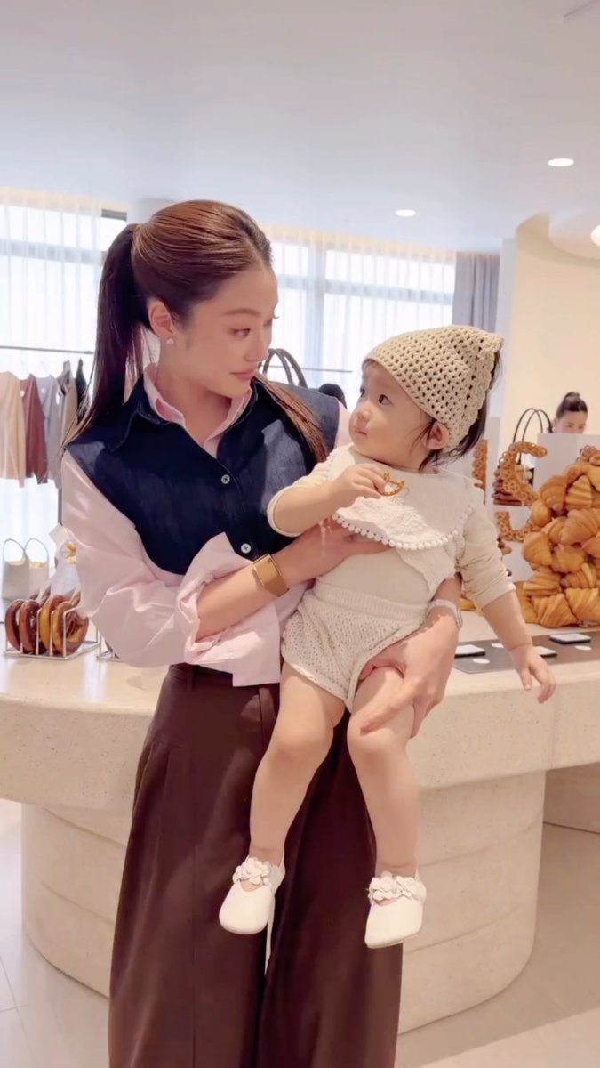 Hibiscus_M_'s tweet photo. ความสัมพันธ์​แบบกลัวโดนแย่งขนมค่ะ 5555555555555 https://t.co/co8eGD61ik