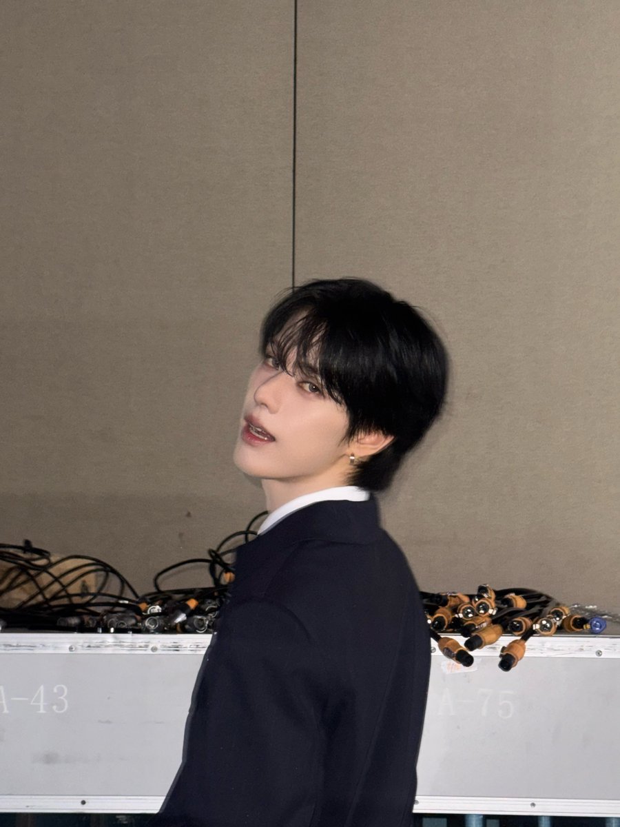 harofxjs's tweet photo. 너잘생긴거축하한다진짜 https://t.co/tmY5LyQU13