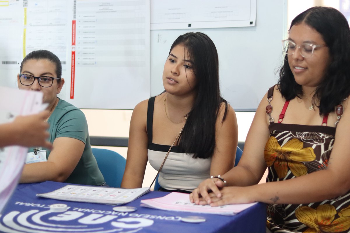 CNEGalapagos's tweet photo. #CNEInforma 🗣️

Cumpliendo con lo establecido en el Calendario Electoral, iniciamos la #CapacitaciónMJRV2027 👩🏽‍🏫 acude a nuestras oficinas y puntos fijos a nivel provincial. 

#Elecciones2027Ec 🗳️🇪🇨 https://t.co/BwHL1C8aWn